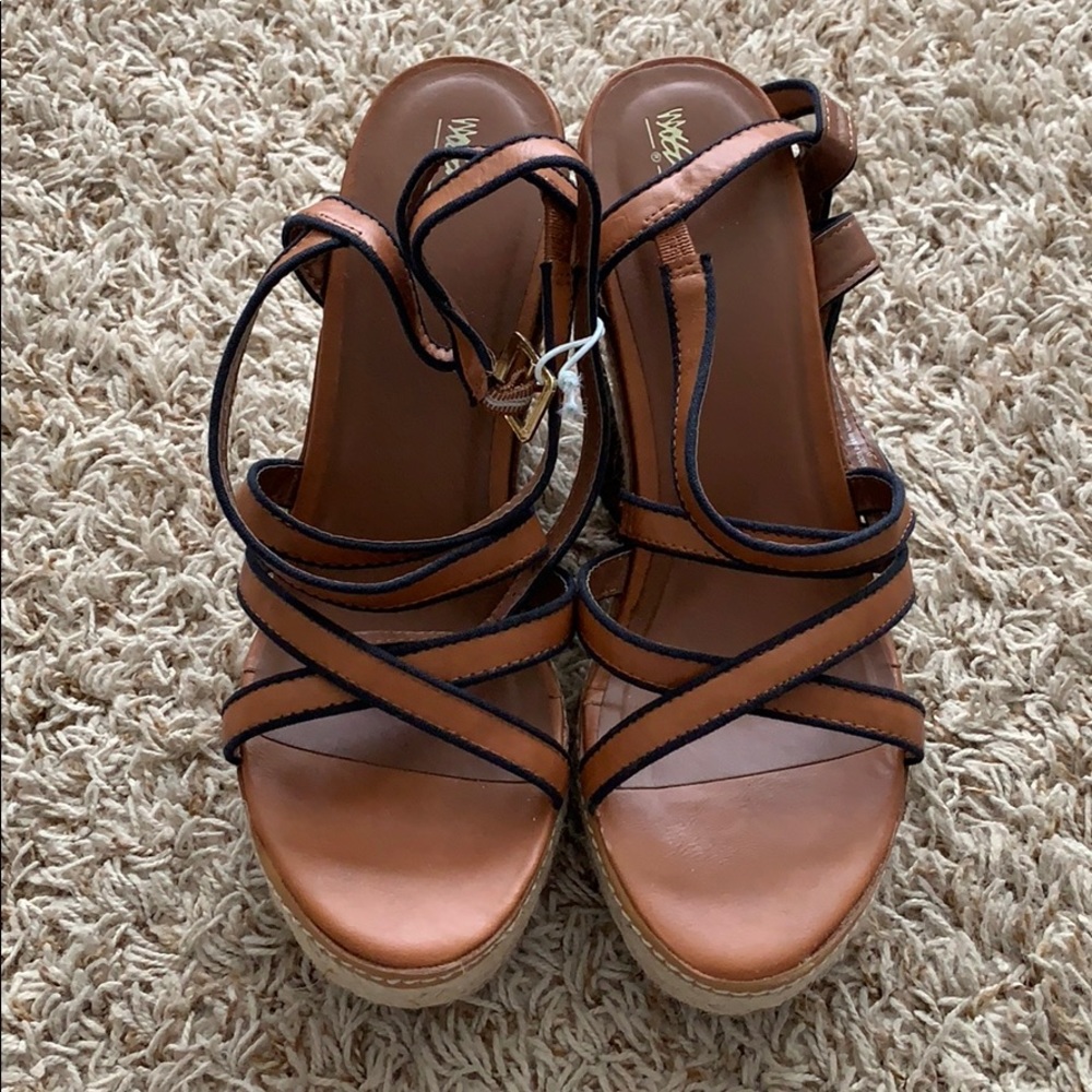 Wedge heels. Never worn! Brown and blue.